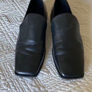Black COS loafers! They are comfortable flat shoes, in perfect conditions.